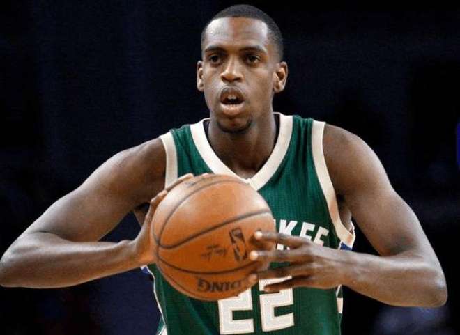 并导致缺席 并导致缺席